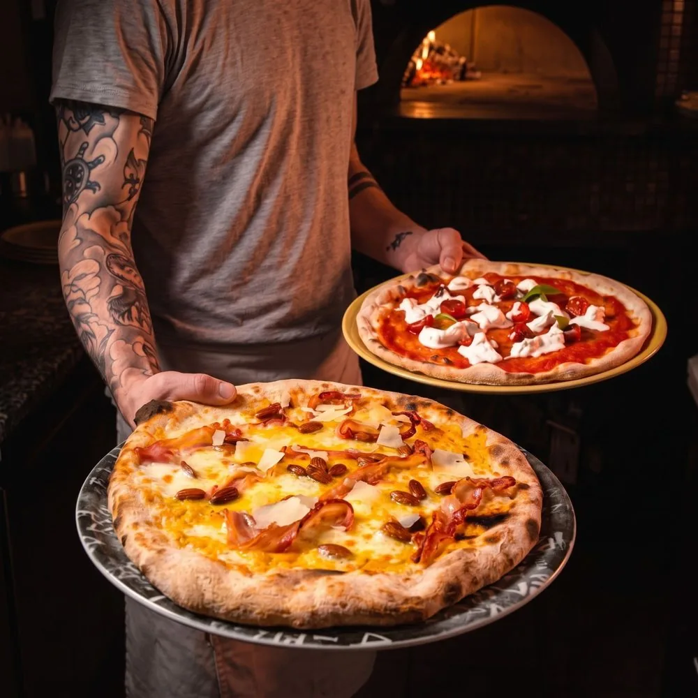 Due pizze appena sfornate